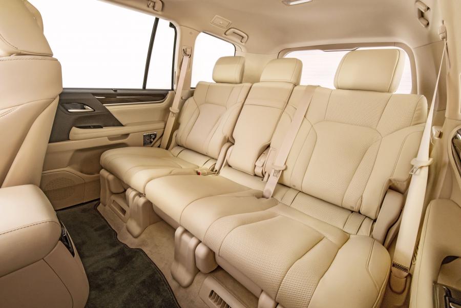 Интерьер Lexus LX570 Two-Row (URJ200) 2017 года  (NA) (фото 2 из 23)